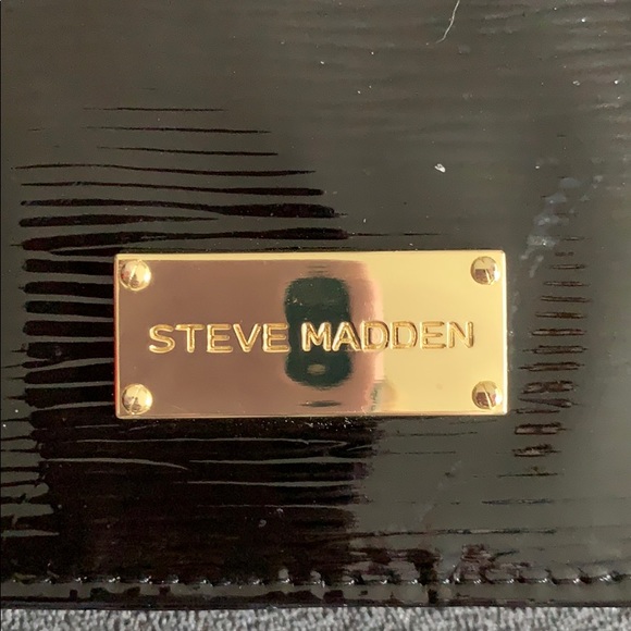 Bundle off shoulder shirt with Steve Madden clutch - Picture 2 of 5